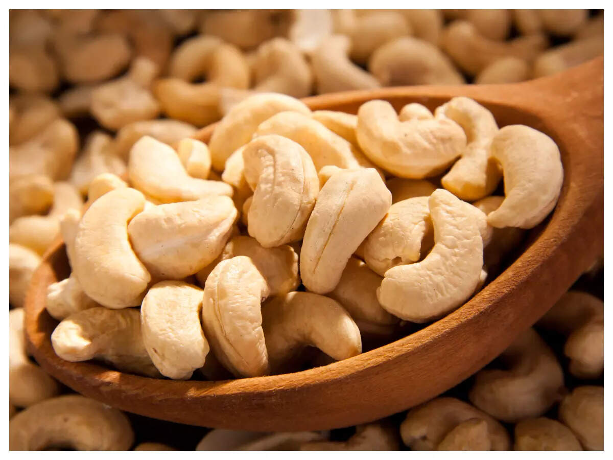 Cashew harvest Culinary uses and benefits of eating cashew