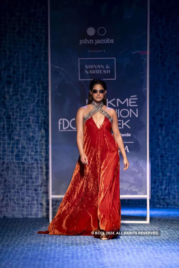 FDCI X Lakme Fashion Week 2022: Miss Universe 2021 Harnaaz Kaur Sandhu turns showstopper for Shivan and Narresh