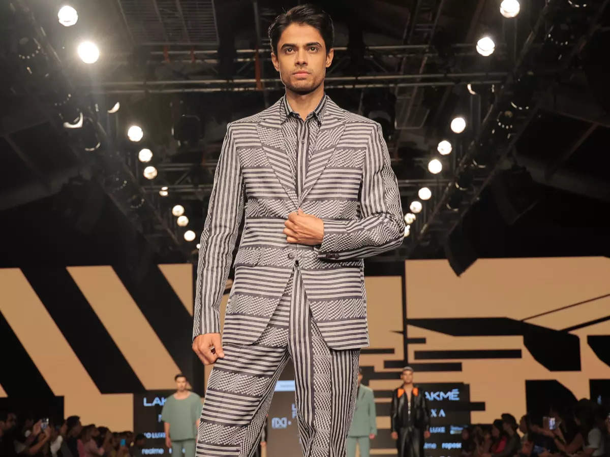 Rajya Sabha Mp Raghav Chadha Turns Showstopper For Pawan Sachdeva Trenzo 5609