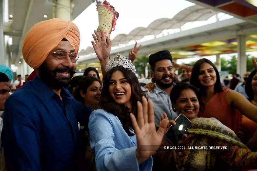 Miss Universe 2021 Harnaaz Kaur Sandhu receives warm welcome at Chandigarh airport