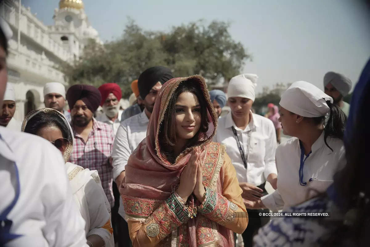 Harnaaz Kaur Sandhu seeks blessings at Golden Temple, Amritsar