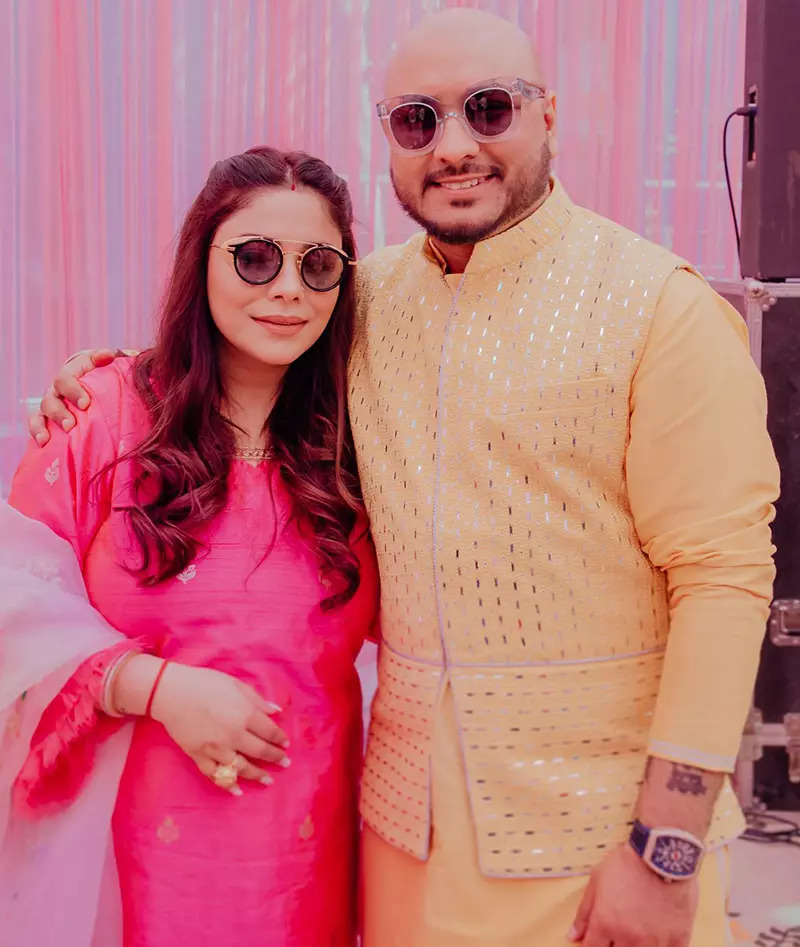 Singer B Praak and wife Meera Bachan announce pregnancy with this dreamy picture