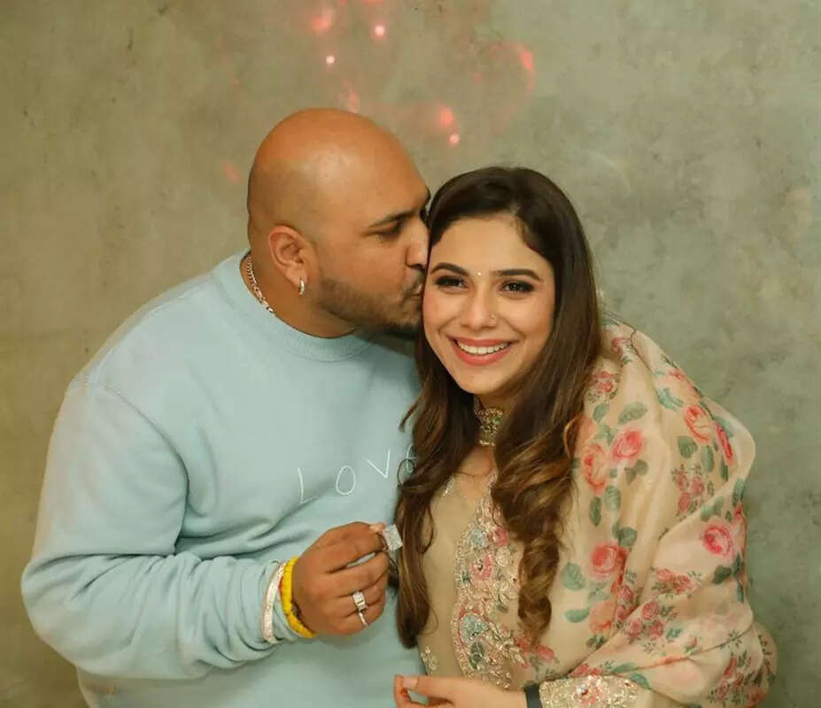 Singer B Praak and wife Meera Bachan announce pregnancy with this dreamy picture