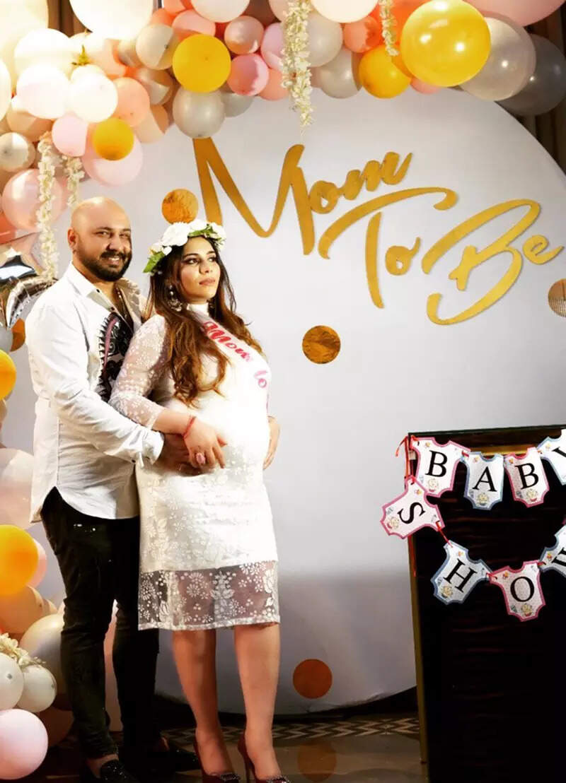 Singer B Praak and wife Meera Bachan announce pregnancy with this dreamy picture