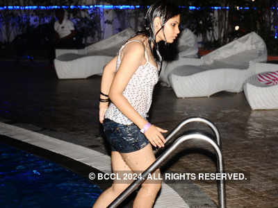 Pool party @ Hotel The Royal Plaza
