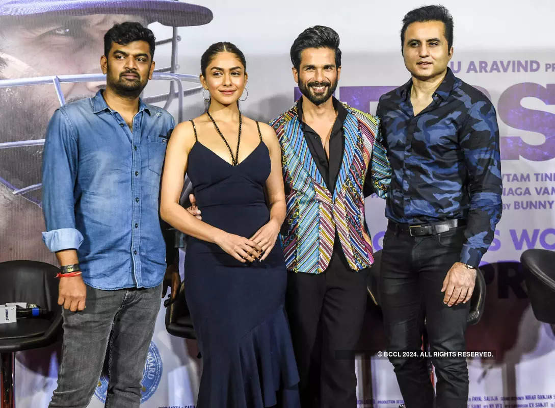 Shahid Kapoor And Mrunal Thakur Launch The Trailer Of Jersey In Style