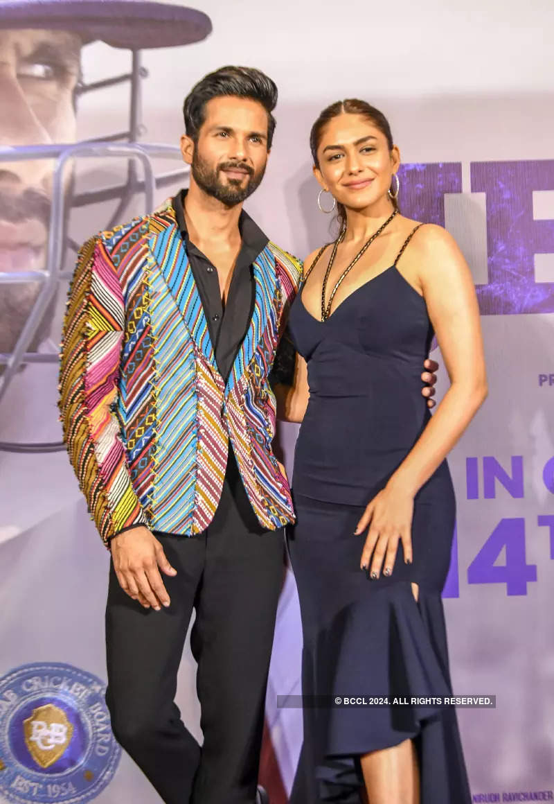 Shahid Kapoor & Mrunal Thakur launch the trailer of 'Jersey' in style