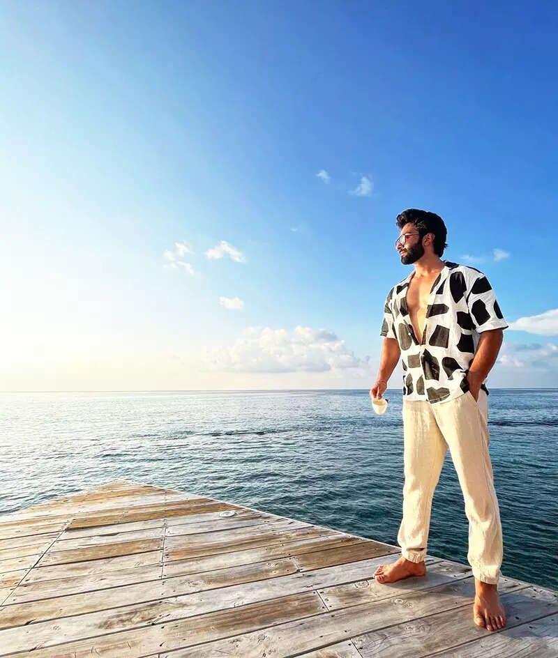 From floating breakfast to chilling in blue waters, pictures of Tara Sutaria and beau Aadar Jain will surely leave you spellbound