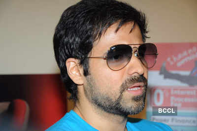 Emraan at Reliance store