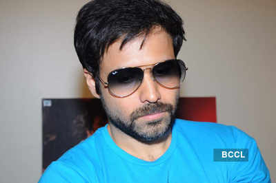 Emraan at Reliance store