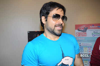Emraan at Reliance store