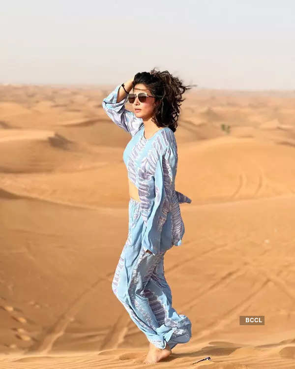 These pictures of Hina Khan from desert safari in Dubai give major travel goals