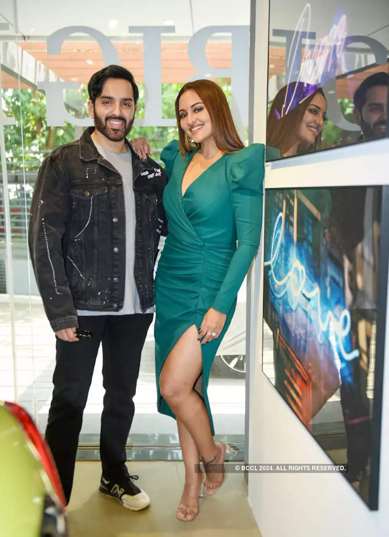 Sonakshi Sinha stuns in a green thigh-high slit dress at the launch of her first offline exhibition