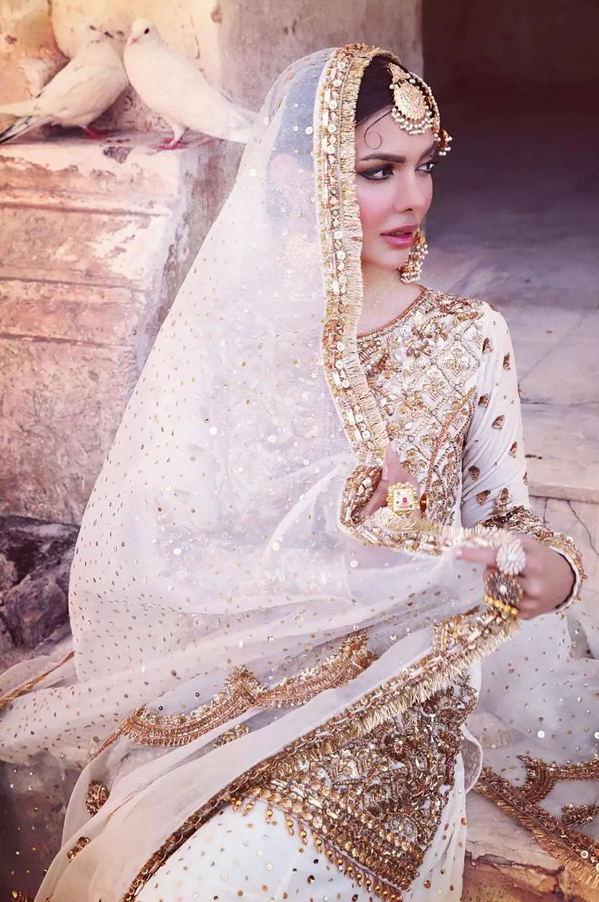 Pakistani model Sara Loren's beauty will make you fall for her even more