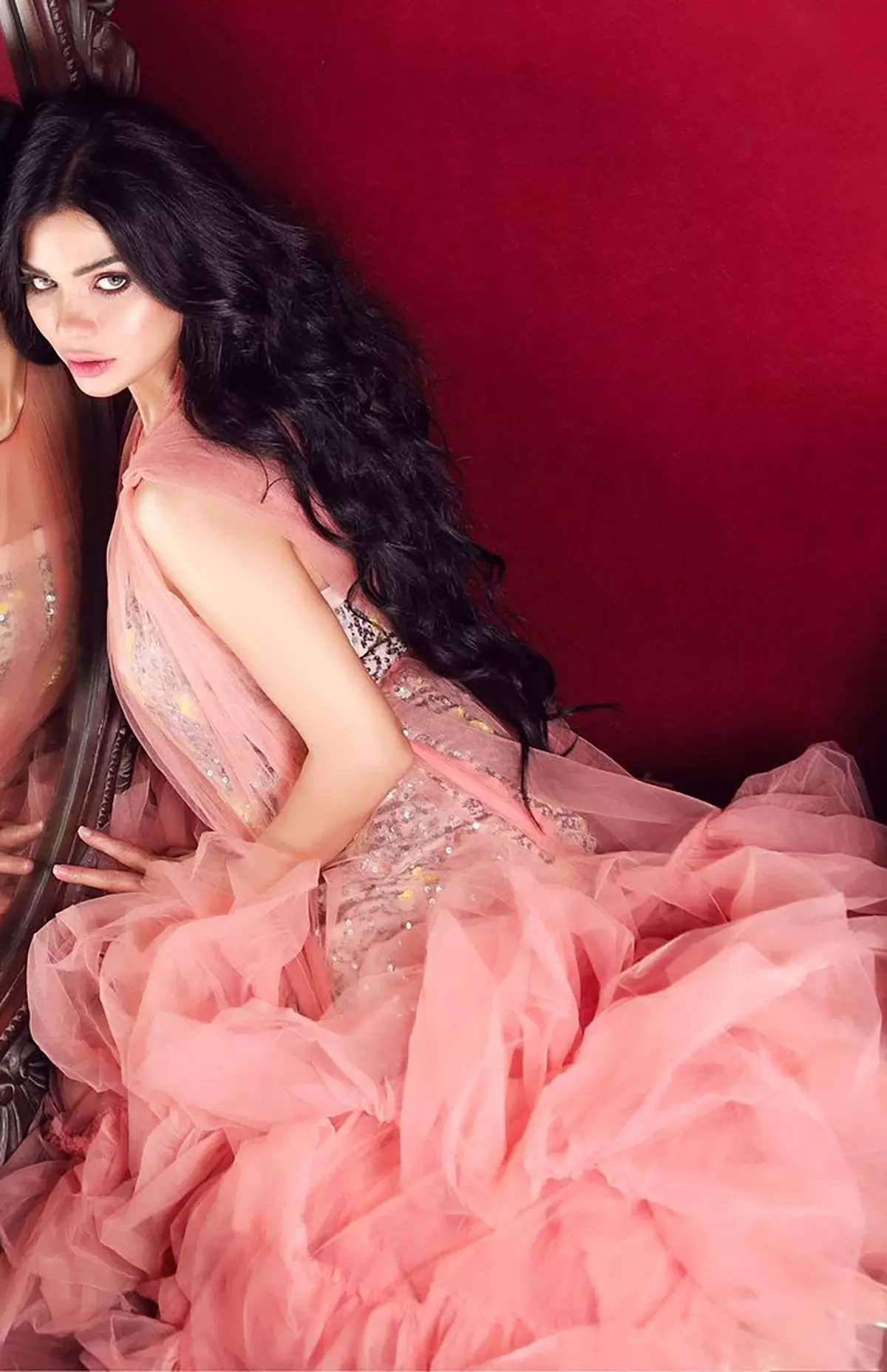 Pakistani model Sara Loren's beauty will make you fall for her even more