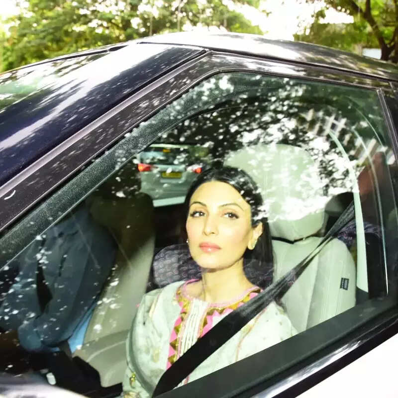 Ranbir Kapoor-Alia Bhatt Wedding: Pictures from their mehendi and haldi ceremony go viral