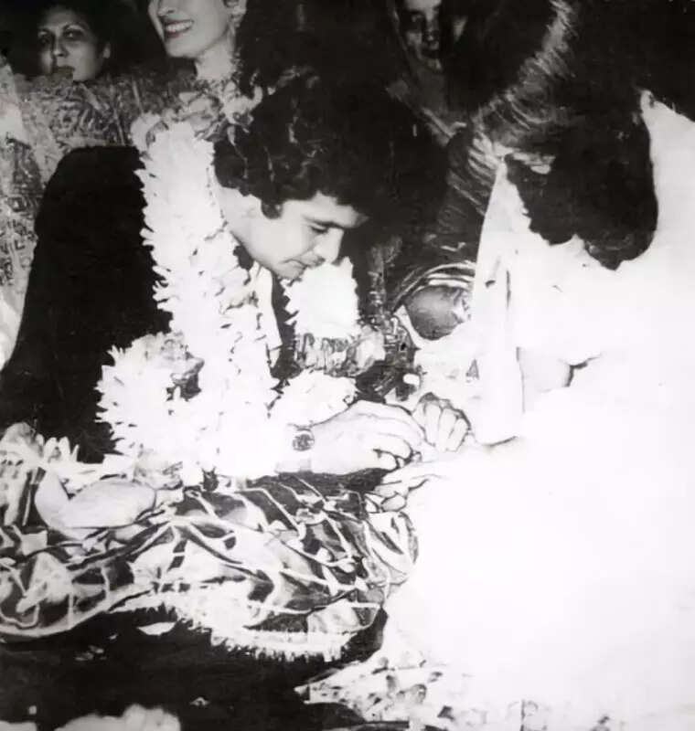 On Ranbir Kapoor-Alia Bhatt's wedding, a throwback to Neetu and Rishi Kapoor's D-Day