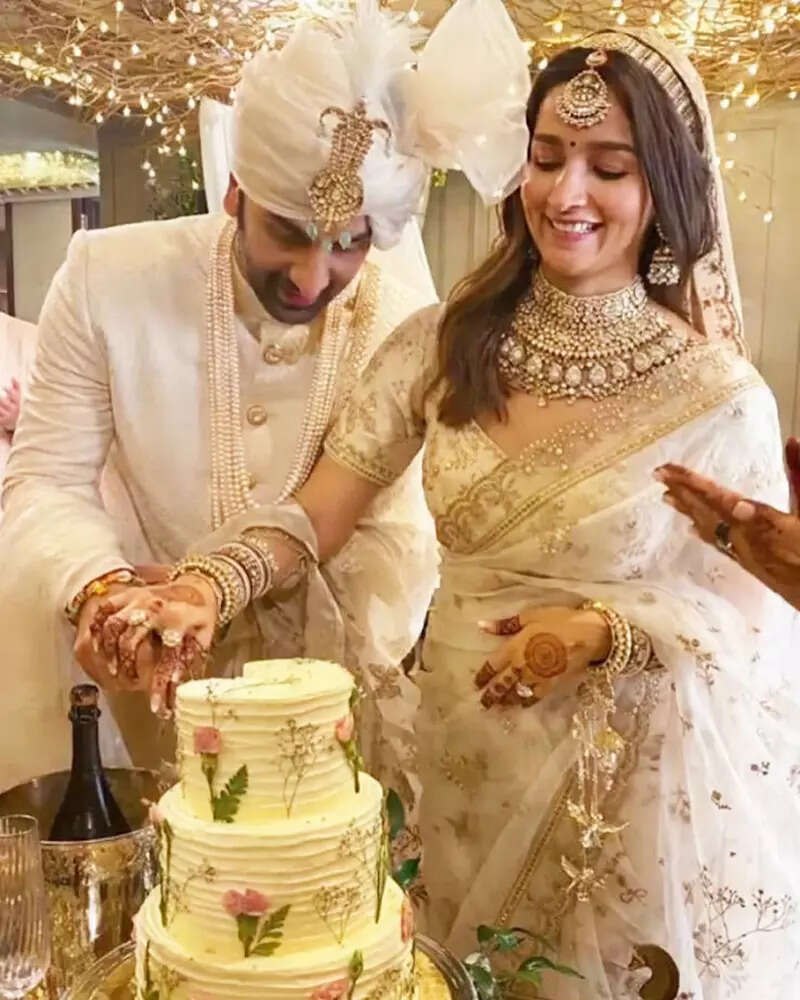 From cutting cake to raising a toast, magical pictures from Alia Bhatt and Ranbir Kapoor's fairytale wedding