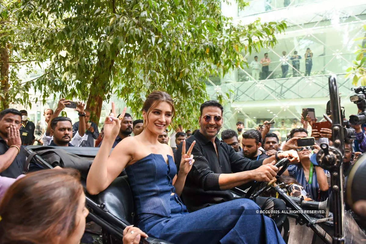 Akshay Kumar & Kriti Sanon visit the National Museum of Indian Cinema