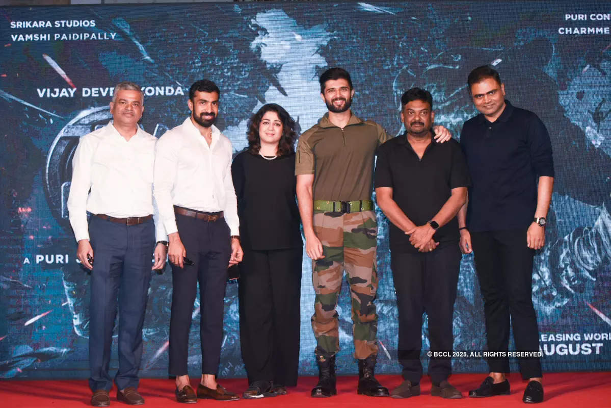 Vijay Devarakonda arrives in style to promote his film 'Jana Gana Mana'