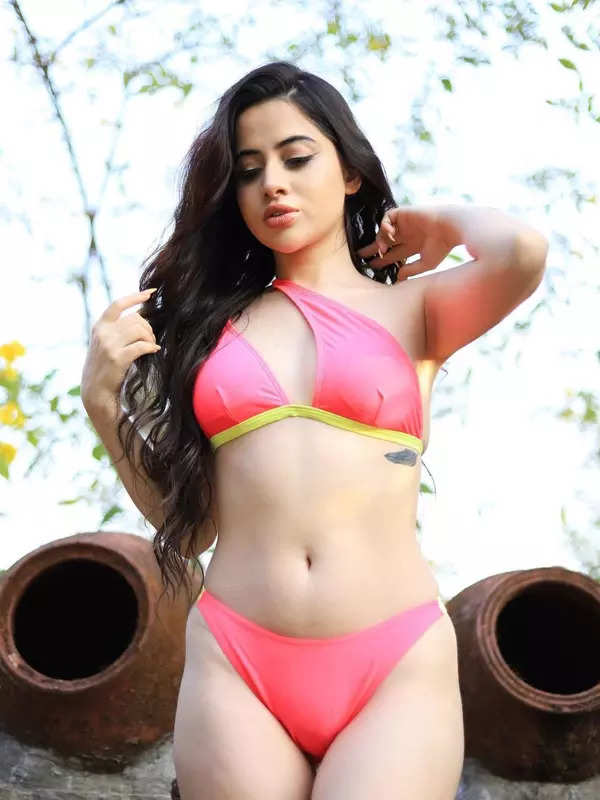 Bigg Boss OTT contestant Urfi Javed's pink bikini pictures go viral