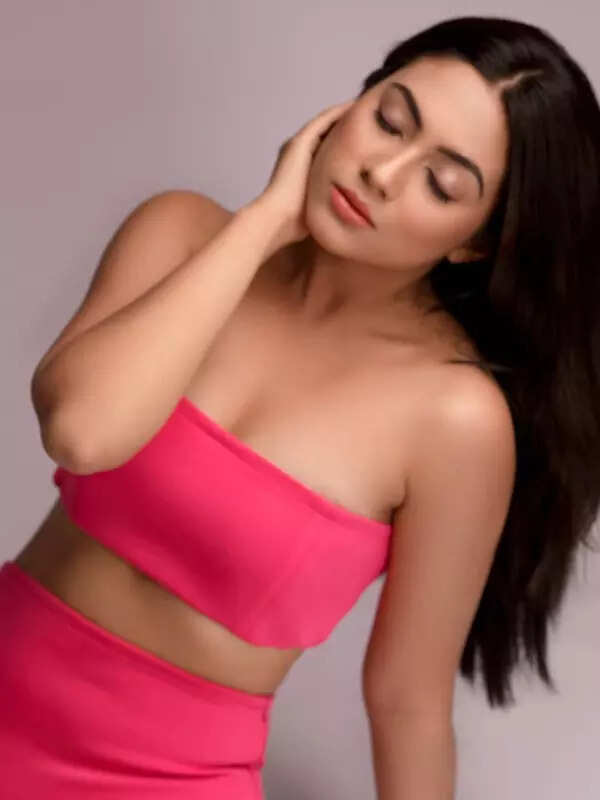 Reem Shaikh's pictures