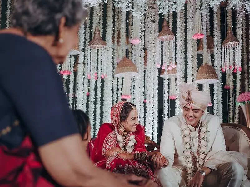 Inside pictures from VJ Cyrus Sahukar and Vaishali Malahara's wedding go viral