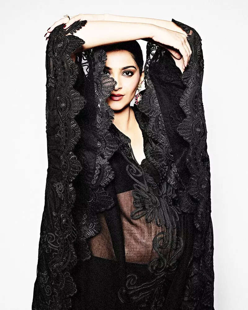 New pictures of mom-to-be Sonam Kapoor flaunting her baby bump in sheer kaftan will make you go Wow