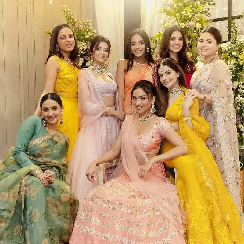 From Ranbir Kapoor chilling with bridesmaids to Alia Bhatt&rsquo;s emotional moments, unseen pictures from the wedding