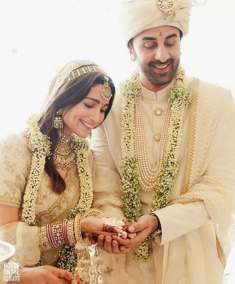 Neetu Kapoor pours her heart out after a fan adds Rishi Kapoor in Alia Bhatt and Ranbir Kapoor's wedding picture