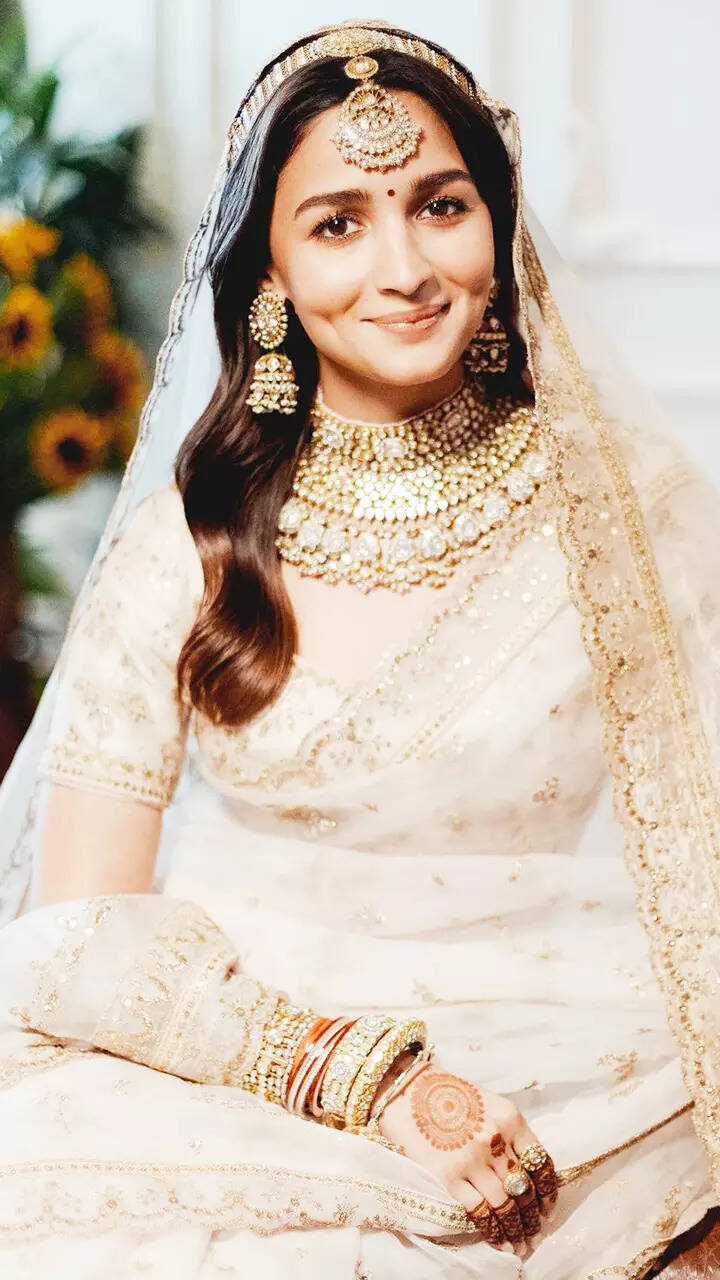 sachin and babi light blue dress Anushka Sharma's engagement Sabyasachi sari is perfect for your wedding