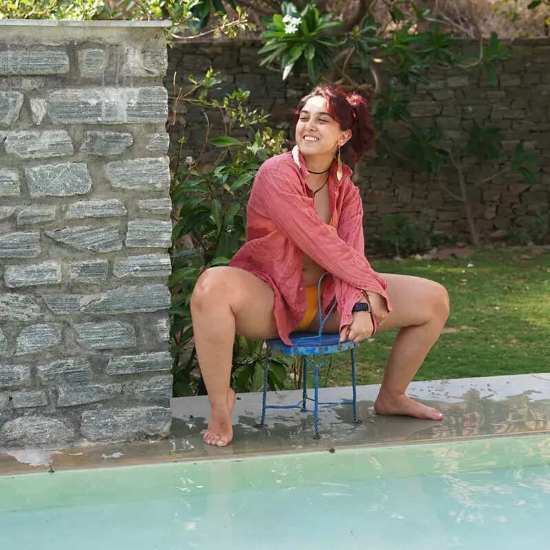 New pool pictures of Ira Khan with her friends show us how to beat the scorching summer