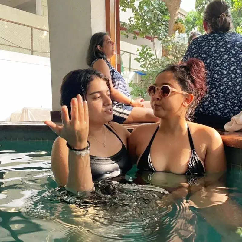 New pool pictures of Ira Khan with her friends show us how to beat the scorching summer