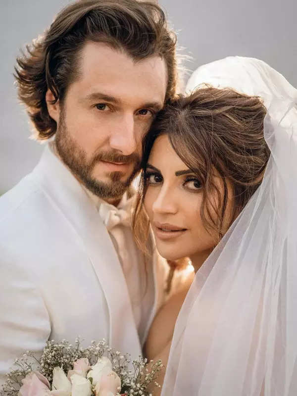 TV actress Shama Sikander's gorgeous photos shake up the internet
