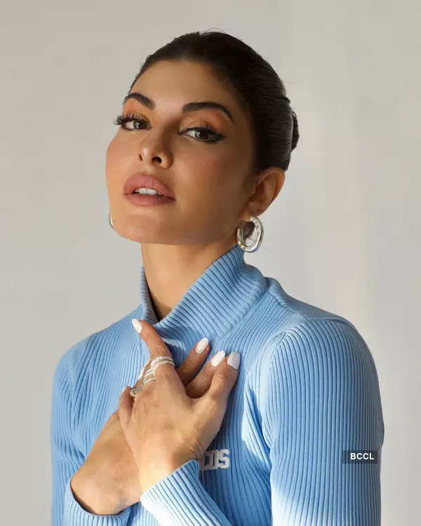 Jacqueline Fernandez's stunning pictures go viral as ED seizes her assets worth ₹7cr