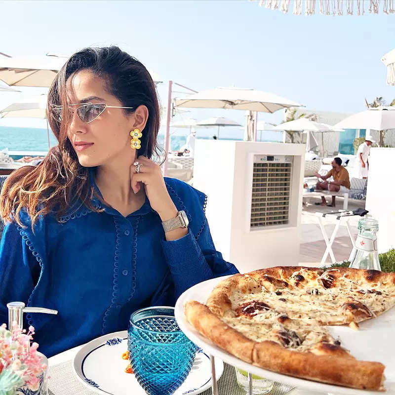 From chilling in a pool to feasting on pizza, inside pictures from Mira Rajput's all-girls Dubai trip