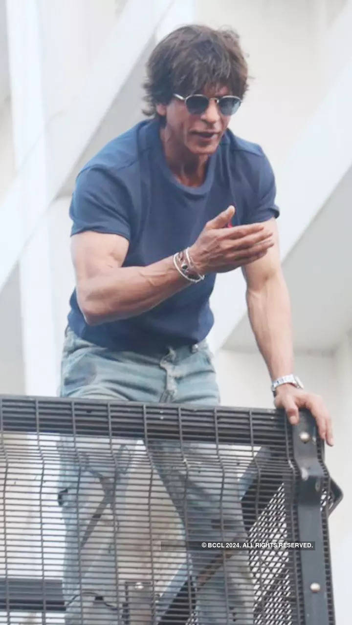 Shah Rukh Khan & Salman Khan greet a sea of fans on Eid