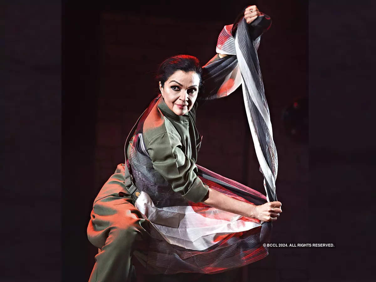 Anita Ratnam as Captain Lakshmi Sehgal.  She demonstrated a style of contemporary dance