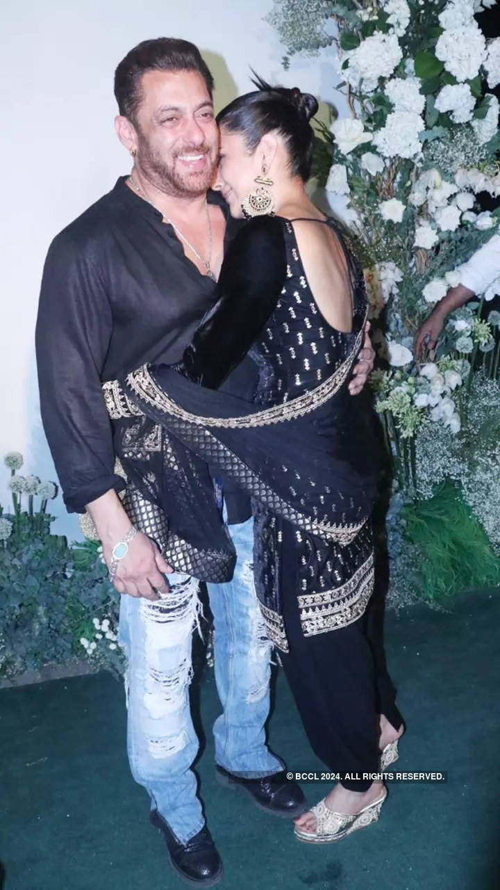 Viral pics of Shehnaaz Gill hugging & kissing Salman Khan at Arpita Khan's Eid party