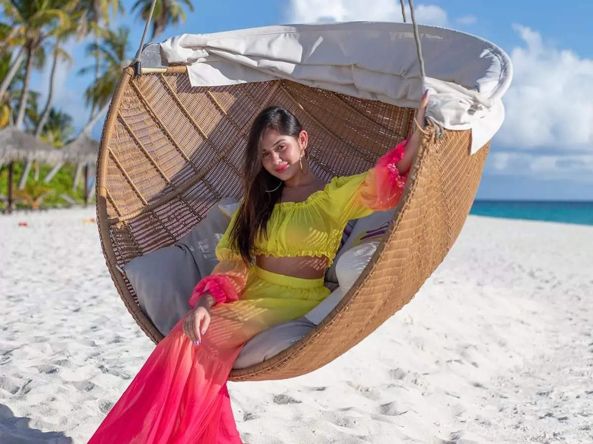 Jannat Zubair Rahmani shells out major beach vibes with her Maldives vacation pictures