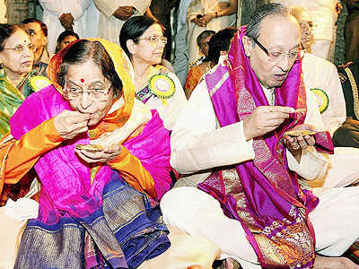 Pictures of famous personalities at shrines