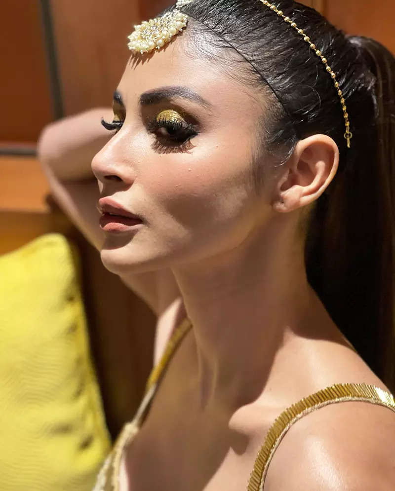 Mouni Roy Latest Earring Designs In Delhi Markets Buy Only In 50 Rupees To  100 Rupees | buy mouni roy latest earring designs in delhi markets only in  50 rupees to 100 rupees | HerZindagi