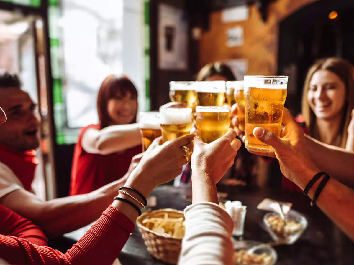 Delhi’s nightlife is back to normal as govt. permits bars to open till 3 am