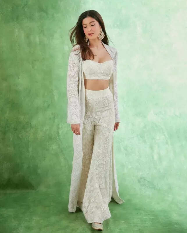 Shanaya Kapoor is making heads turn with her glamorous pictures in an elegant chikankari co-ord set