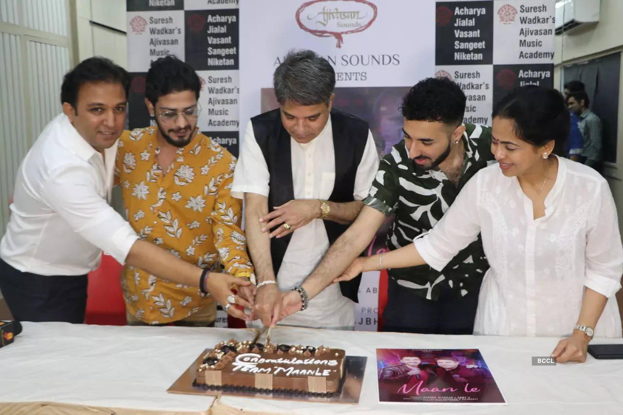 In pictures: Padmashree Suresh Wadkar & Abby V join hands in 'Maan Le'