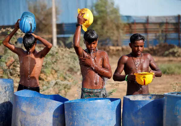 India's poor bear the brunt of heatwave; see pics