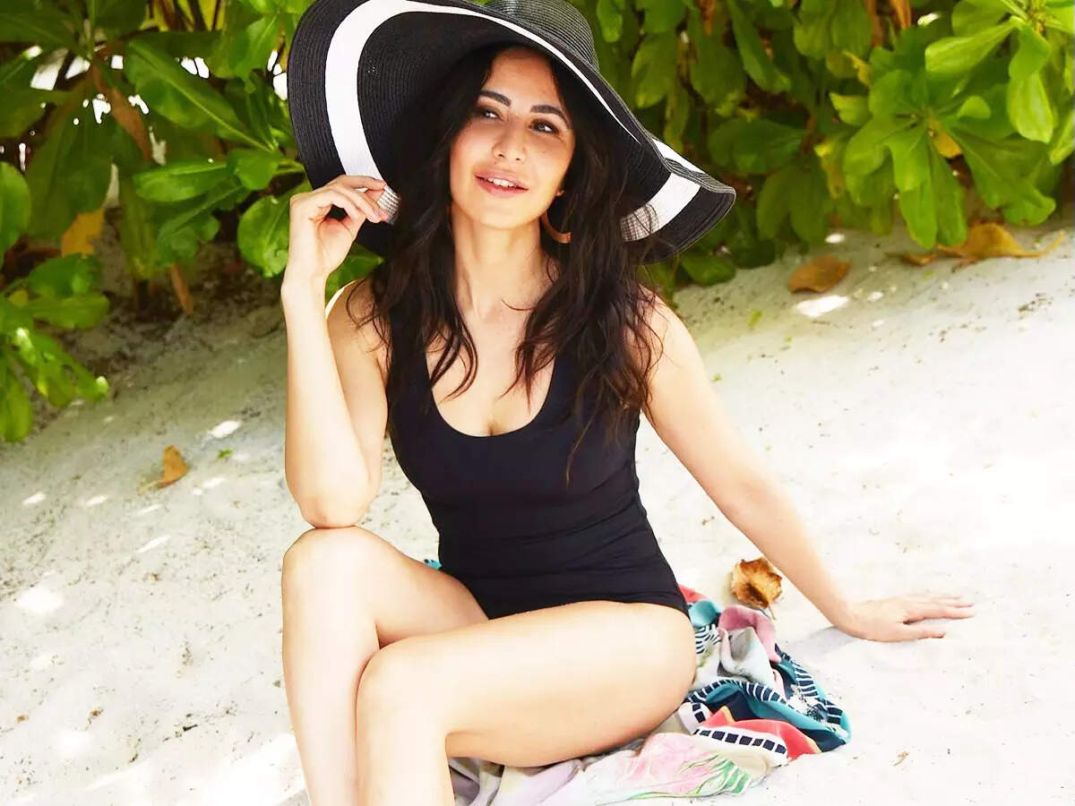 From enjoying a stroll to feasting on pancake in NYC, loved-up pictures of Katrina Kaif and Vicky Kaushal