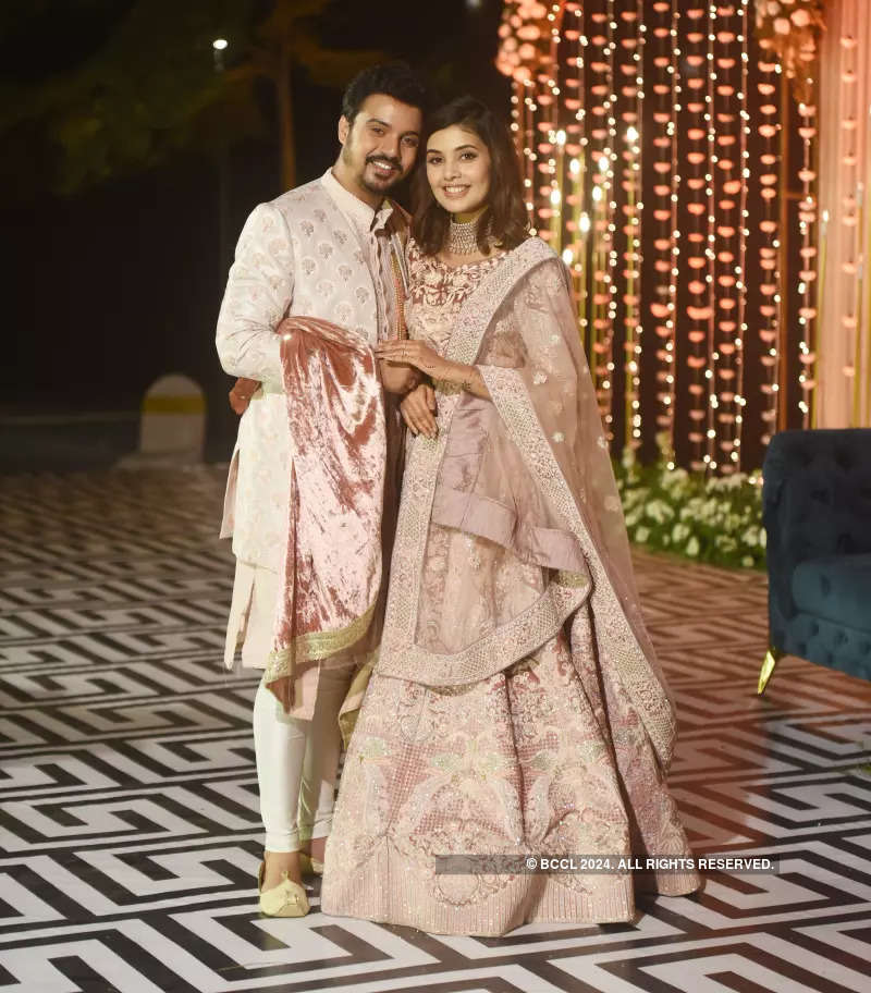 Celebrities turn up in style to attend Shivani Rangole and Virajas Kulkarni's wedding reception