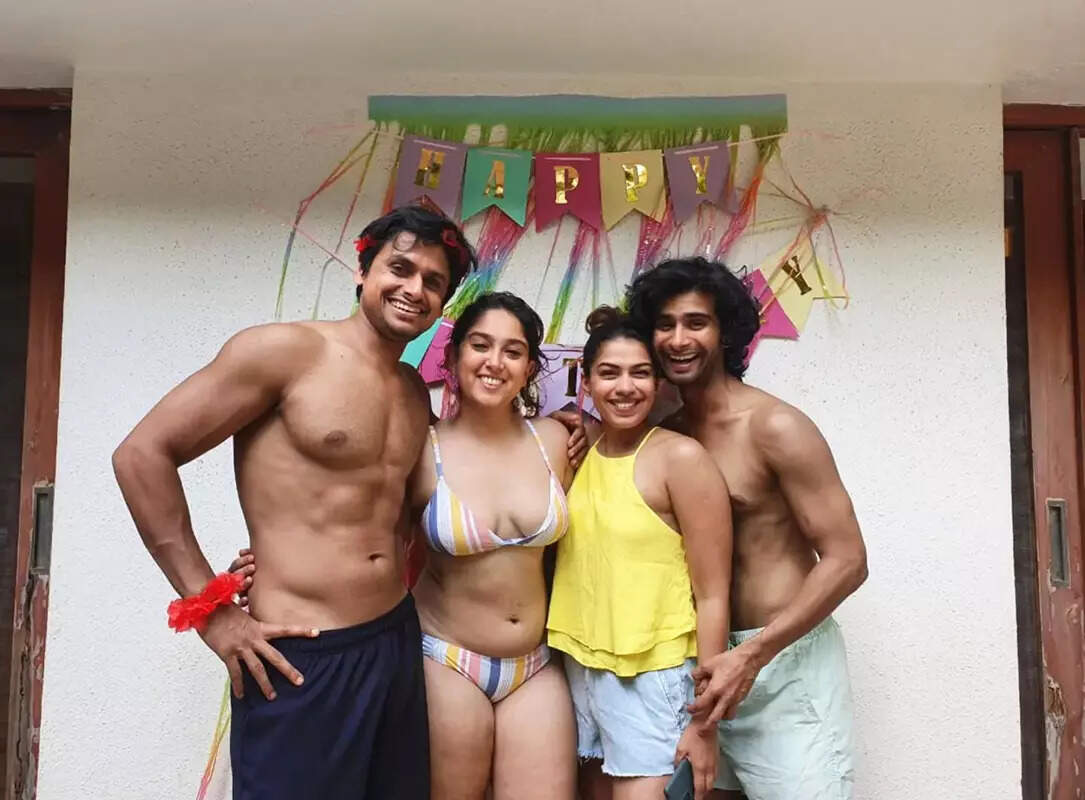 Inside pictures from Ira Khan&rsquo;s poolside birthday celebration with Aamir Khan, Reena Dutta and beau Nupur Shikhare