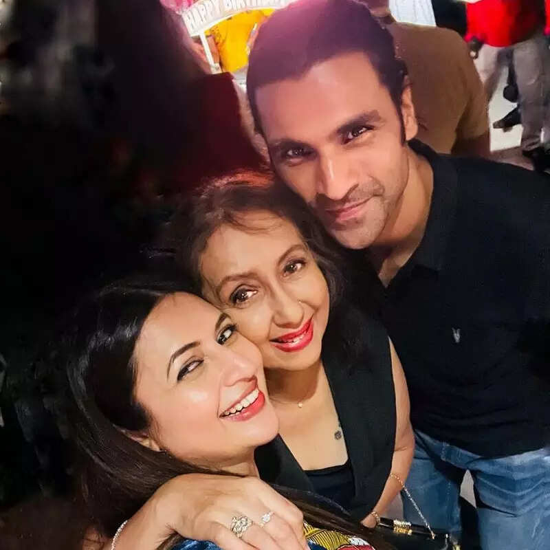 Veenaa Sikcand's 75th birthday party pictures